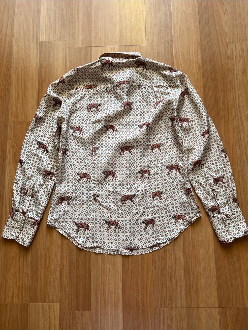 J.Crew 100% Silk Tiger Print Button Up Blouse Size 6 - Picture 12 of 15